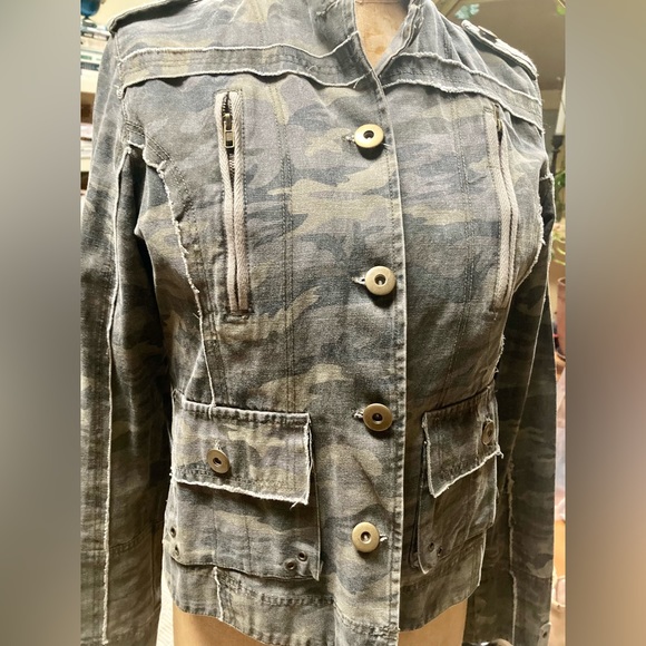 Military (esque) Distressed Jacket. Very cool! - Picture 5 of 9
